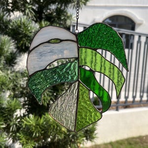 Monstera Suncatcher Stained Glass Leaf Window Wall Hanging Home Decor Green Nature Ornament  Birthday Gift for Grandma Plant Lovers